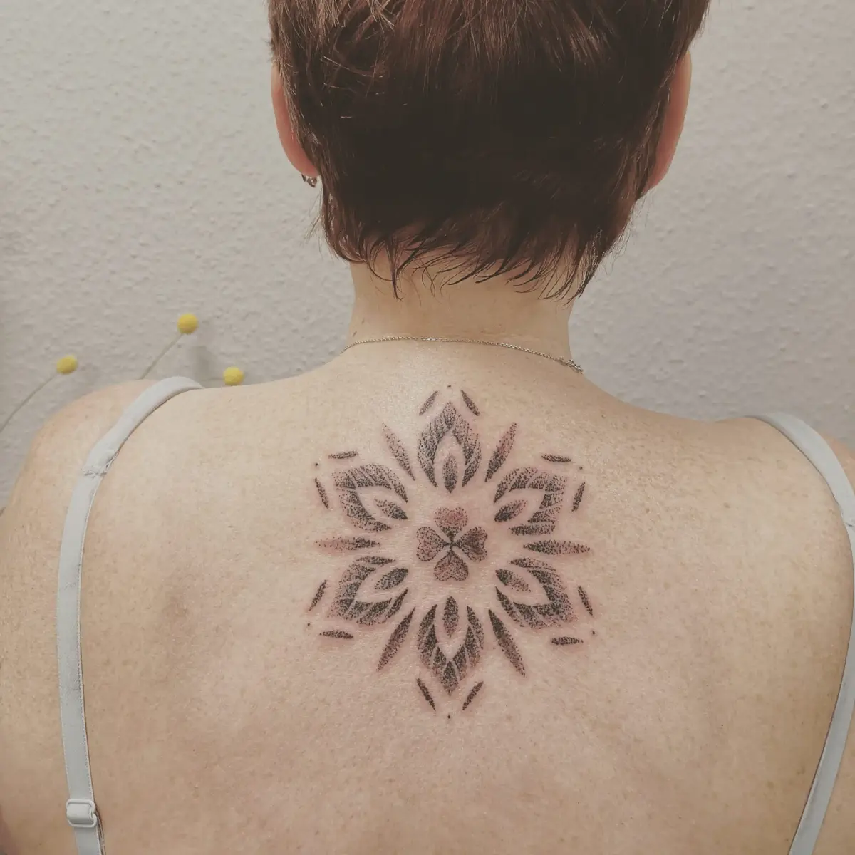 Handpoke · Dotwork · Claudia