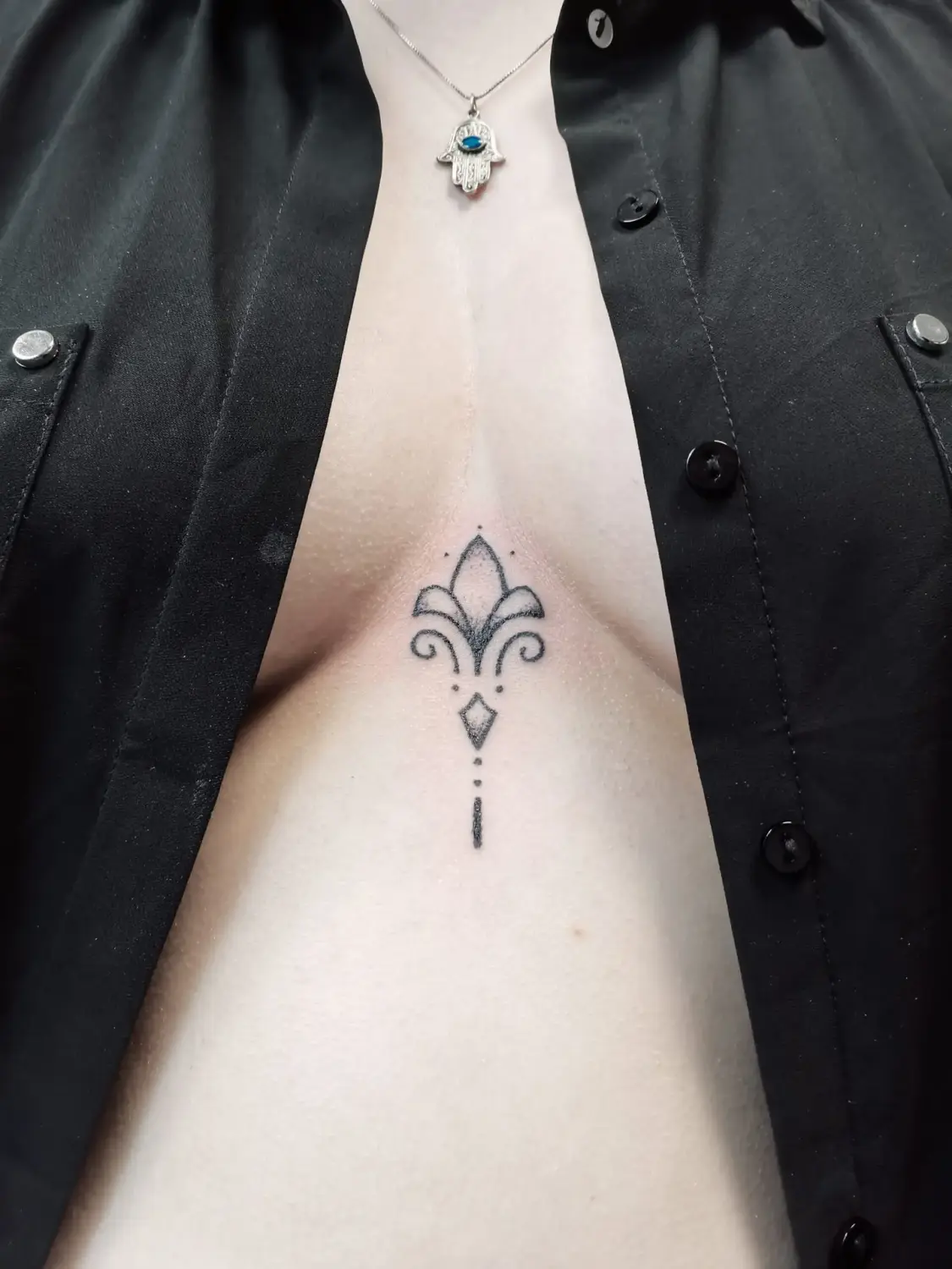Handpoke · Claudia