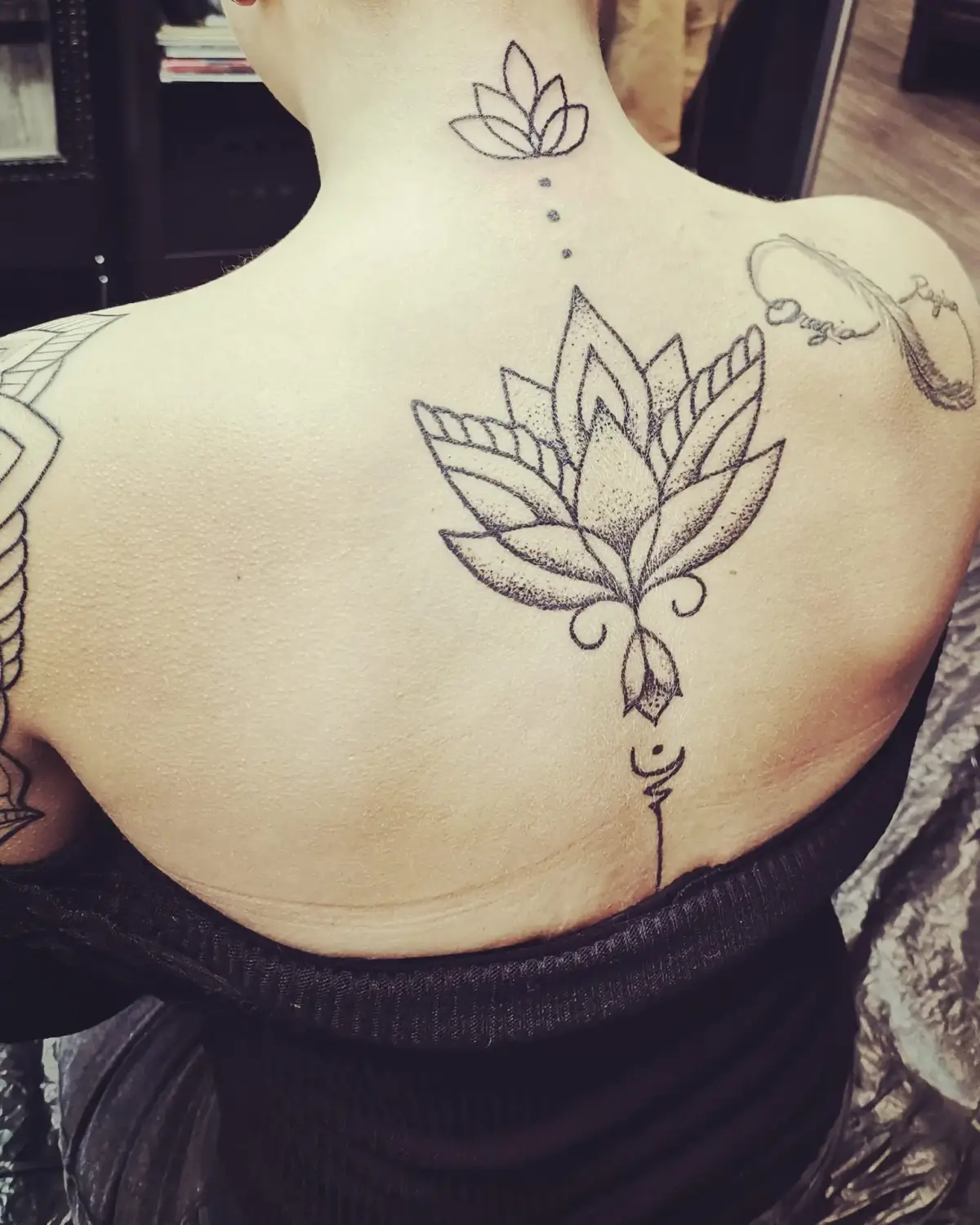 Handpoke · Claudia