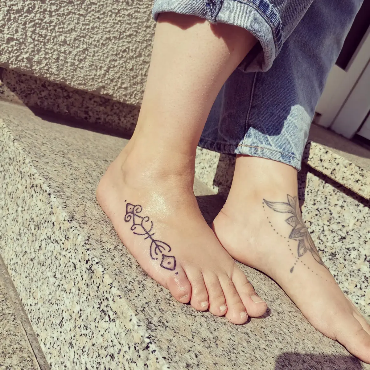 Handpoke · Claudia