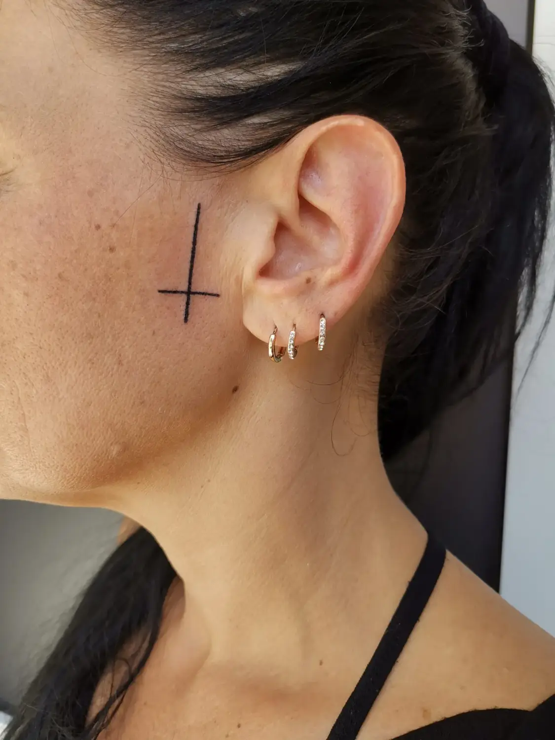 Handpoke · Claudia