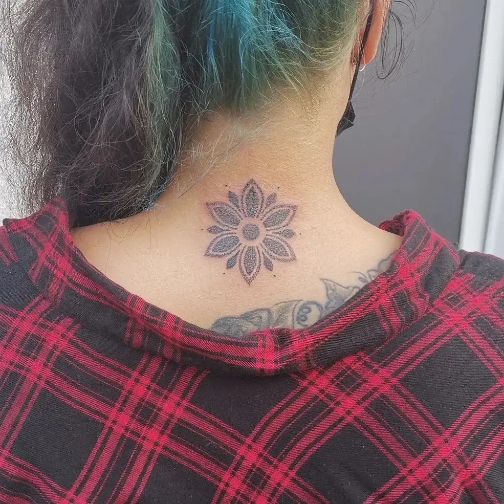 Handpoke · Dotwork · Claudia