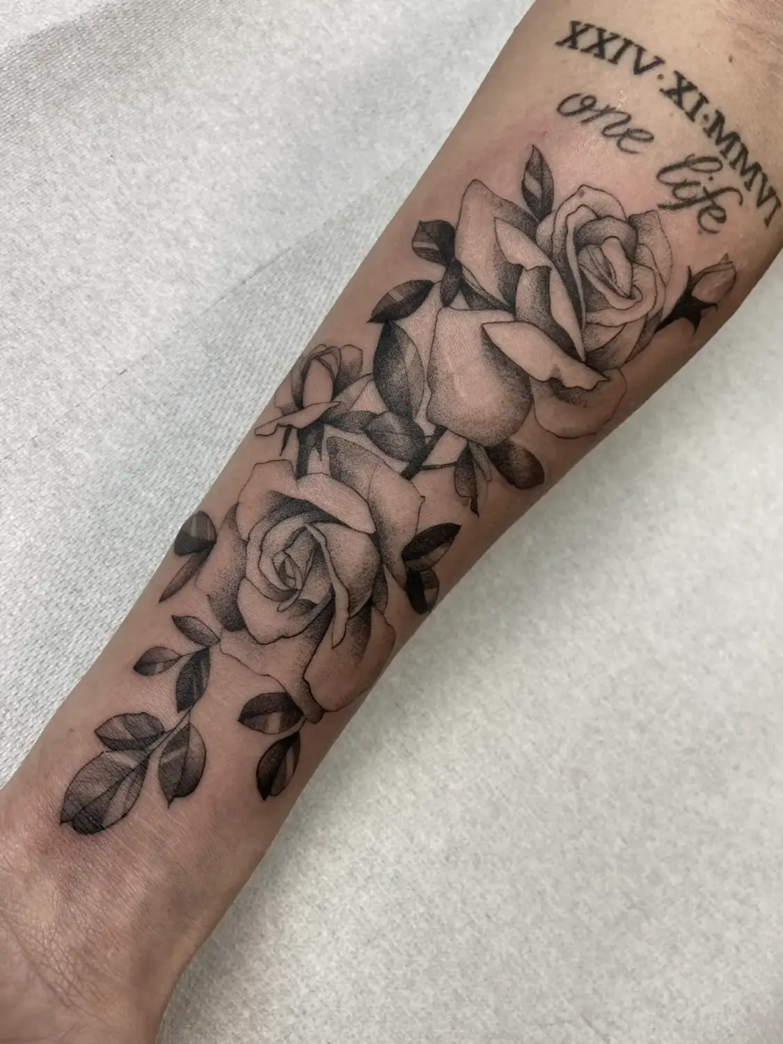 Black & Grey · Floral-Design · Cristina
