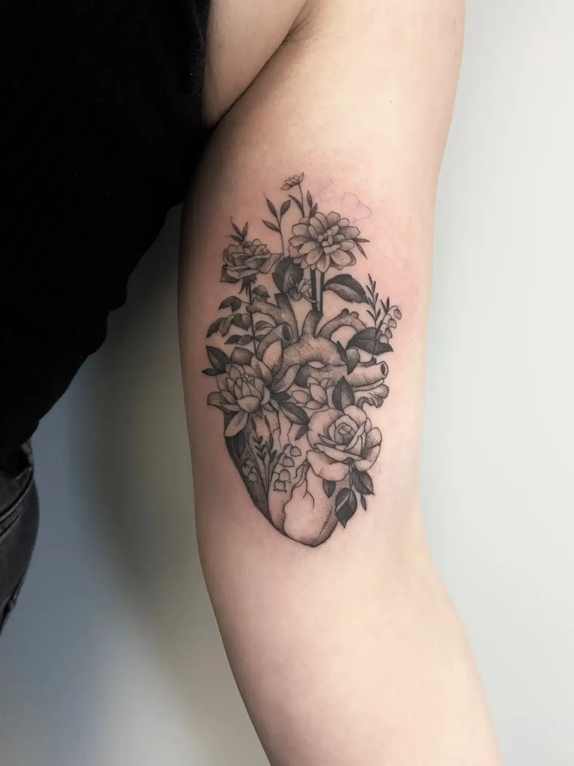 Black & Grey · Floral-Design · Cristina