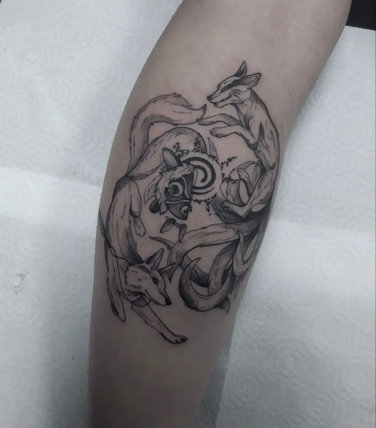 Black & Grey · Illustrativ · Cristina