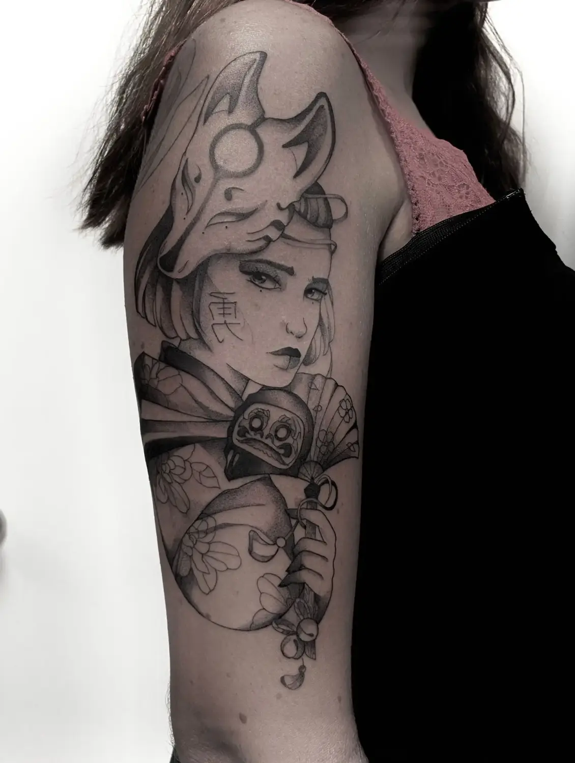 Black & Grey · Illustrativ · Cristina