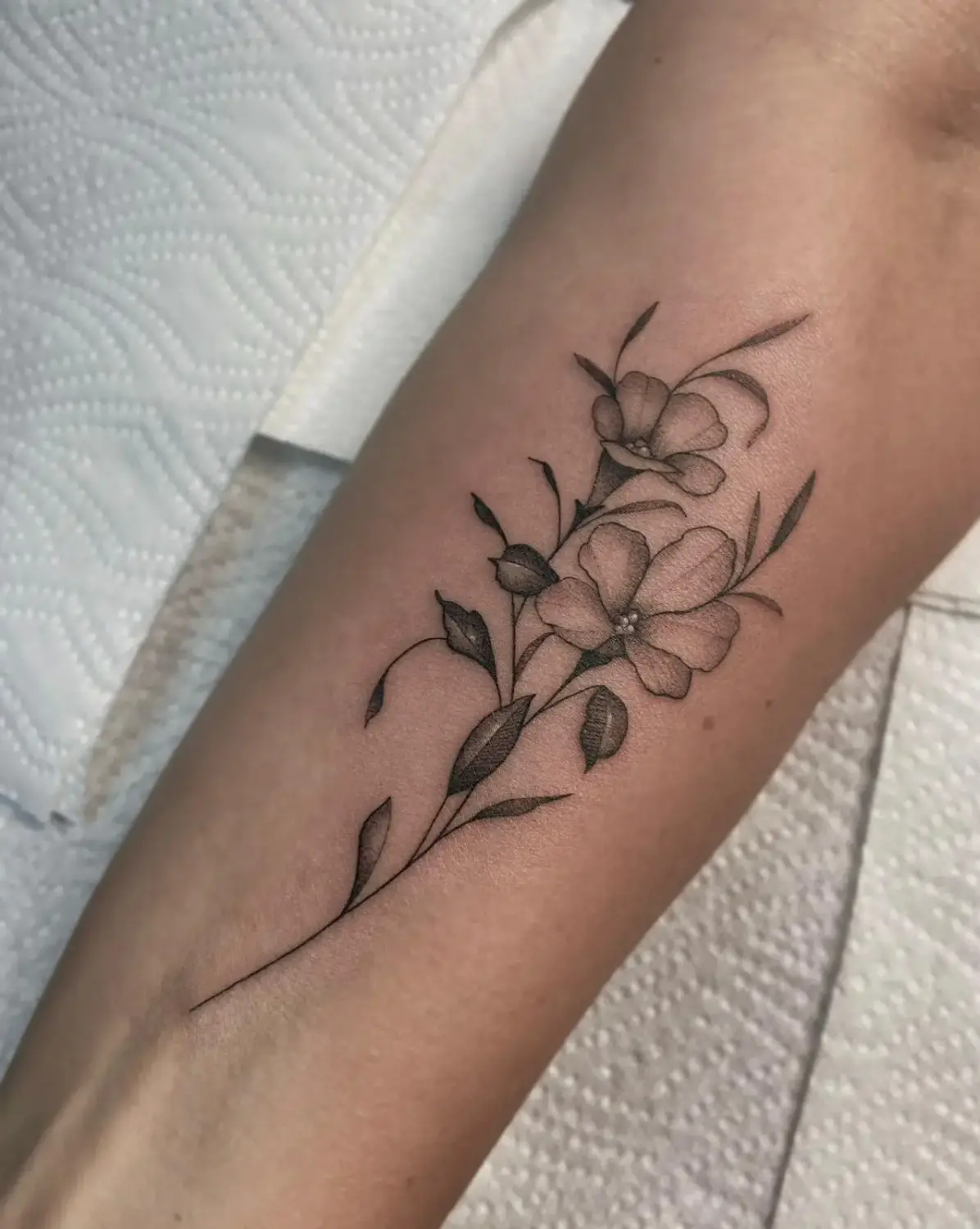 Black & Grey · Floral-Design · Cristina