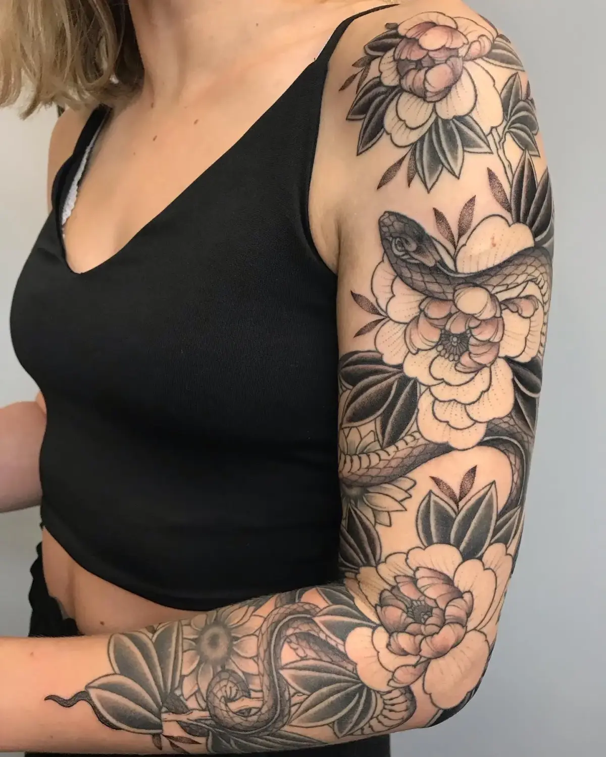 Black & Grey · Floral-Design · Laia